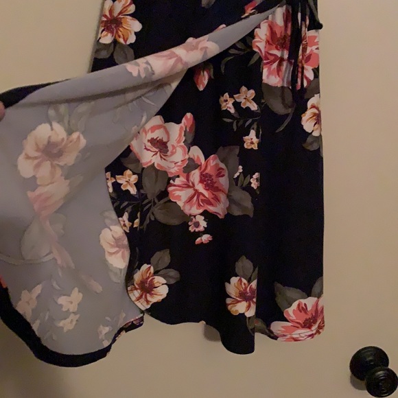 Floral dress! - Picture 4 of 4